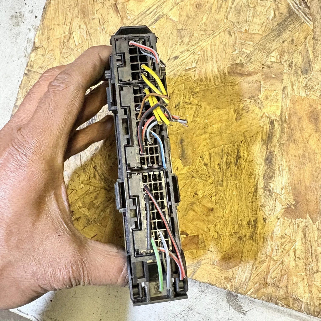 MERCEDES C CLASS 1998 W202 LIGHT CONTROL ECU 2025420532