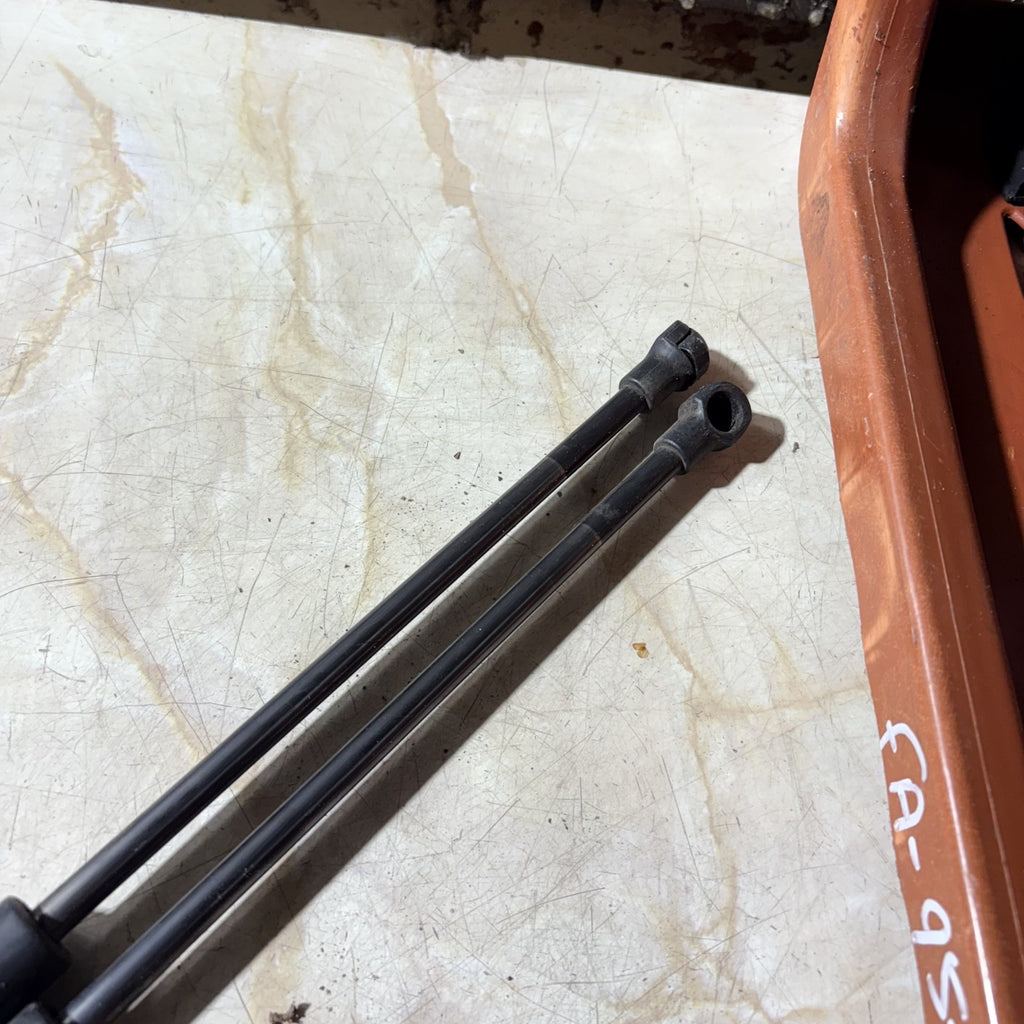2003-2005 FIAT PUNTO LEFT REAR PAIR OF TAILGATE STRUTS