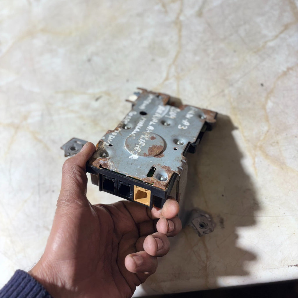 Audi A3 8p 2006-2012 ANTENNA AMPLIFIER MODULE 8P4 035 225 D