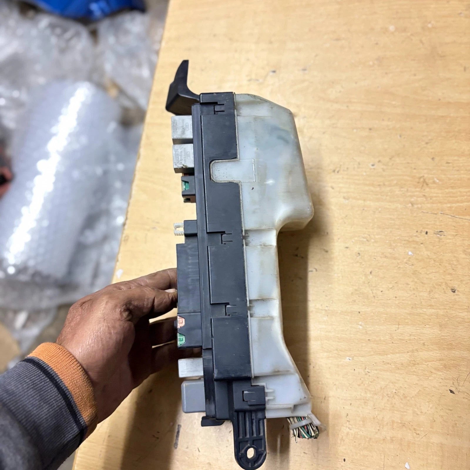 Toyota Avensis Mk2 T25 Under Bonnet Engine Bay Fuse Box 1.8 Petrol 03-09