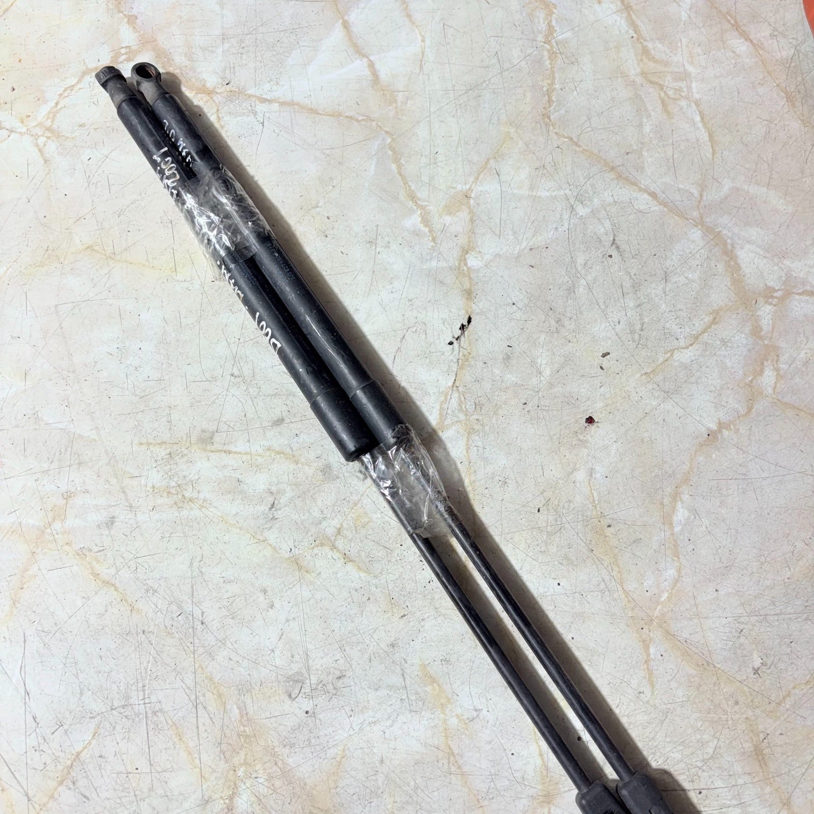 SKODA FABIA 2007-2013 TAILGATE STRUT SHOCK FABIA PAIR 5J6827550