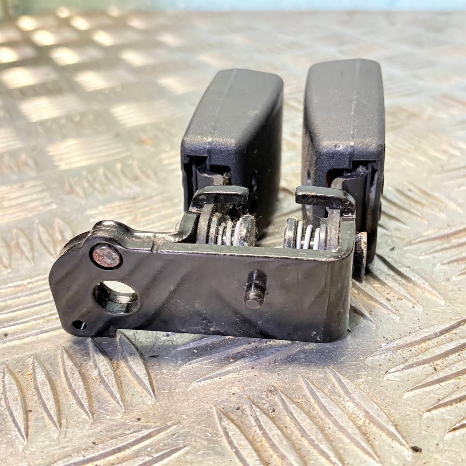 MG3 2013-2018 Rear Right Centre Twin Seat Belt Buckle 30010268ASA