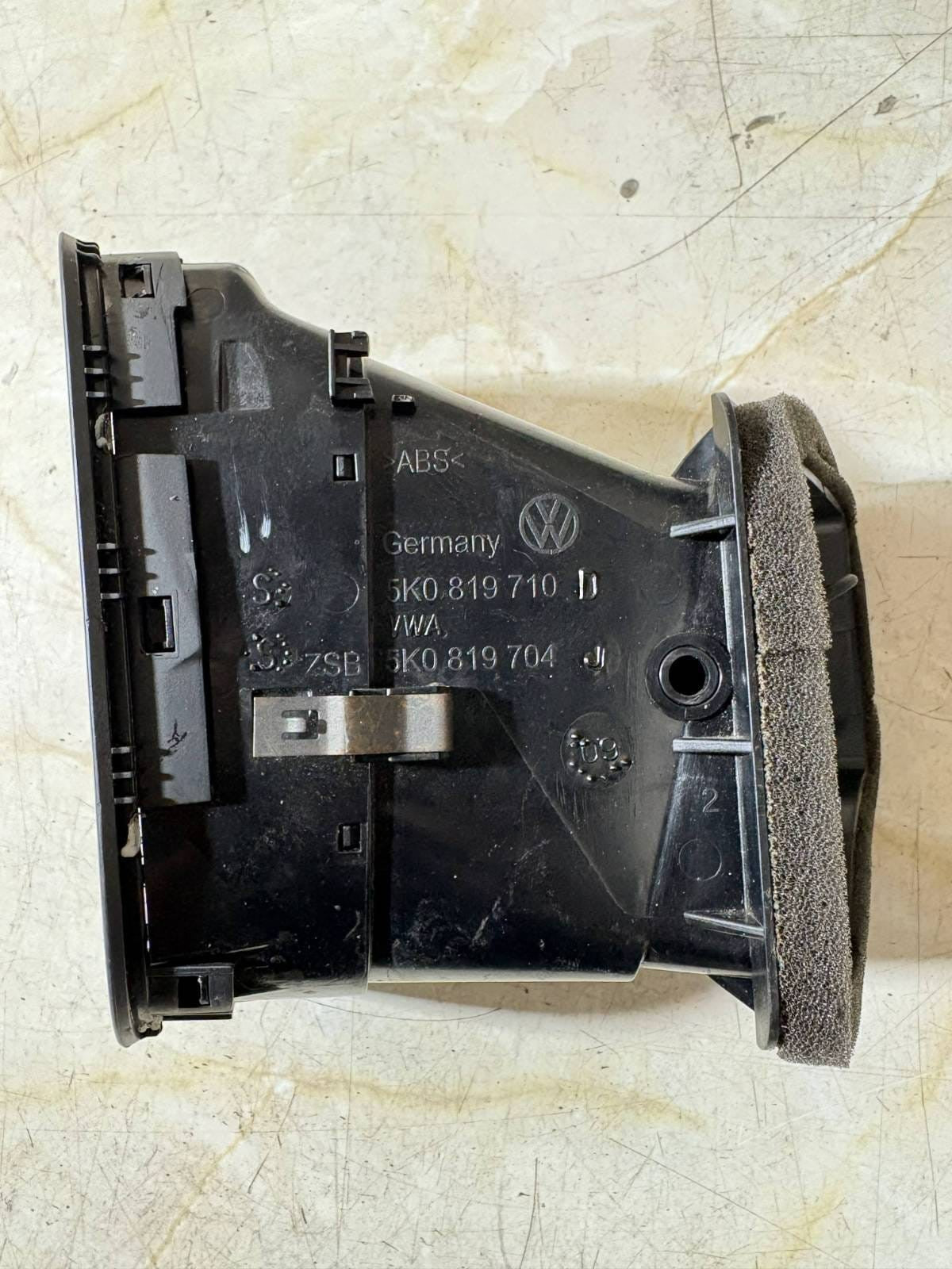 VW Golf Mk 6 Dashboard Drivers Side Right Air vent 5K0819704K 5K0819710D 2009