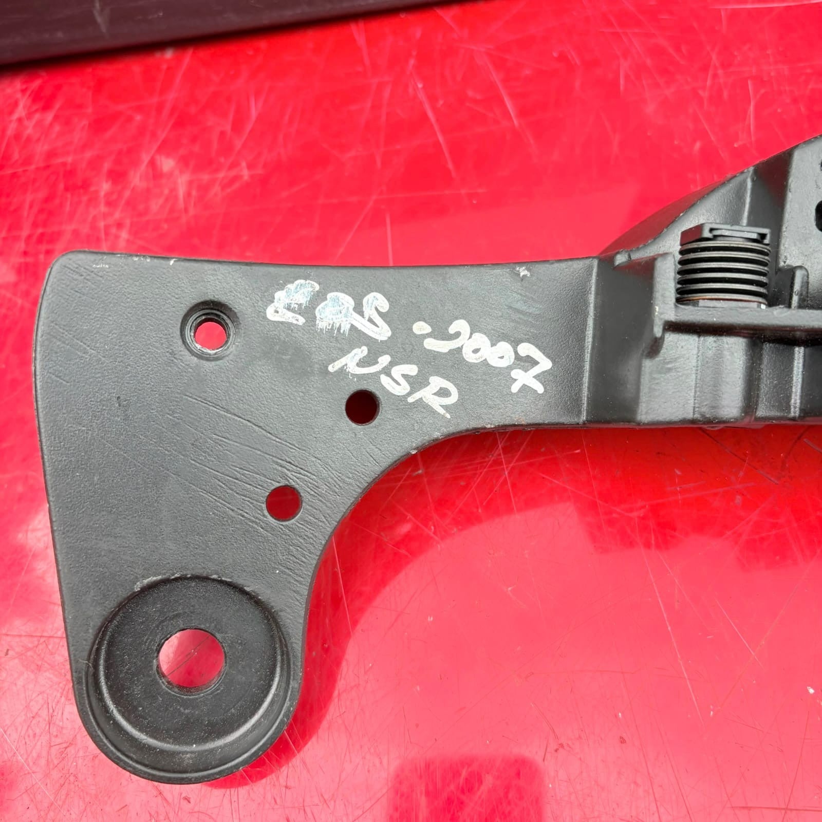 2007 VW EOS SPORT CONVERTIBLE LEFT PASSENGER SIDE ROOF LOCK BEARING 9212907K