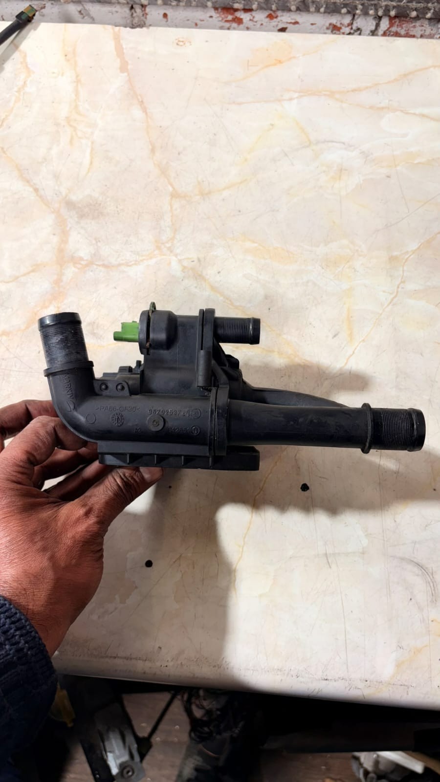 Ford Focus MK3 1.6 TDCI Thermostat Housing 9670253780 042652