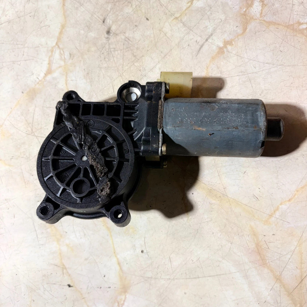 BMW 3 Series E46 320d 1998-05 Window Regulator Motor Front Left Side 0130821716
