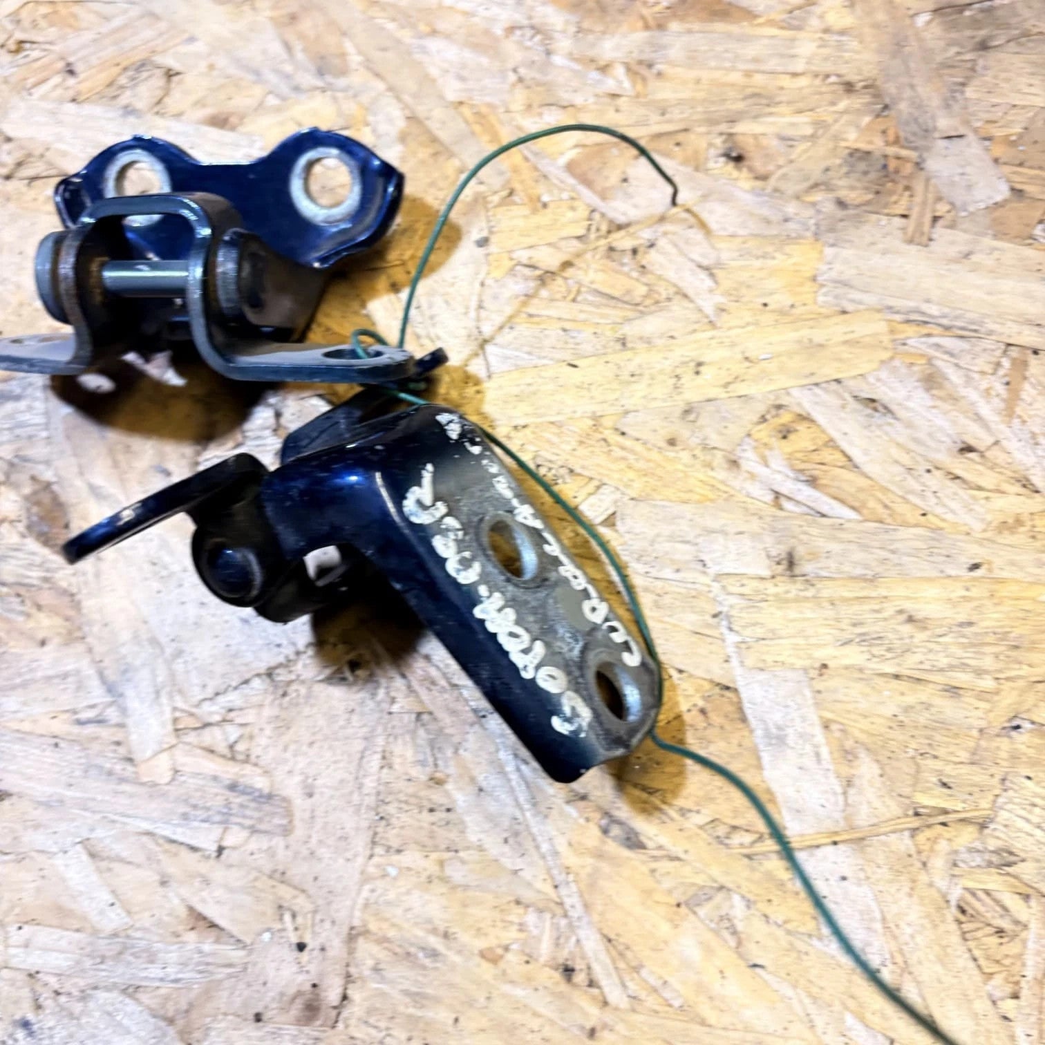 2008 Toyota Corolla Driver REAR DOOR HINGES (INCLUDES 2)