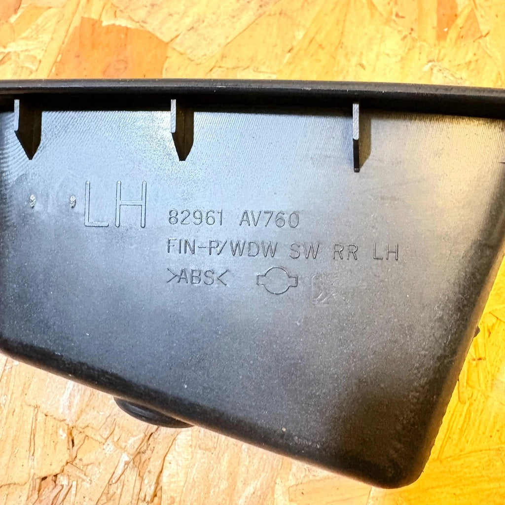 2002-2003 Nissan Primera P12 Rear Left Door Pull Window Switch Trim 82961-AV760