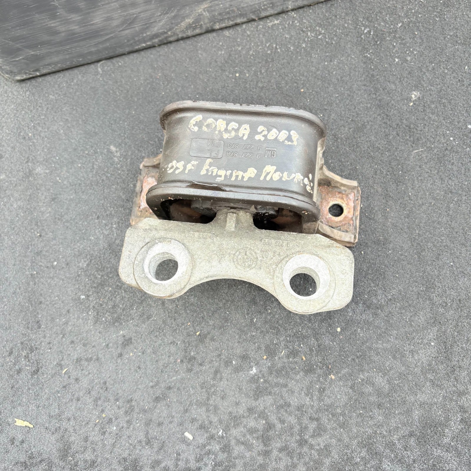 2003 VAUXHALL CORSA DRIVER SIDE LEFT Front Engine Mount 9 227 878