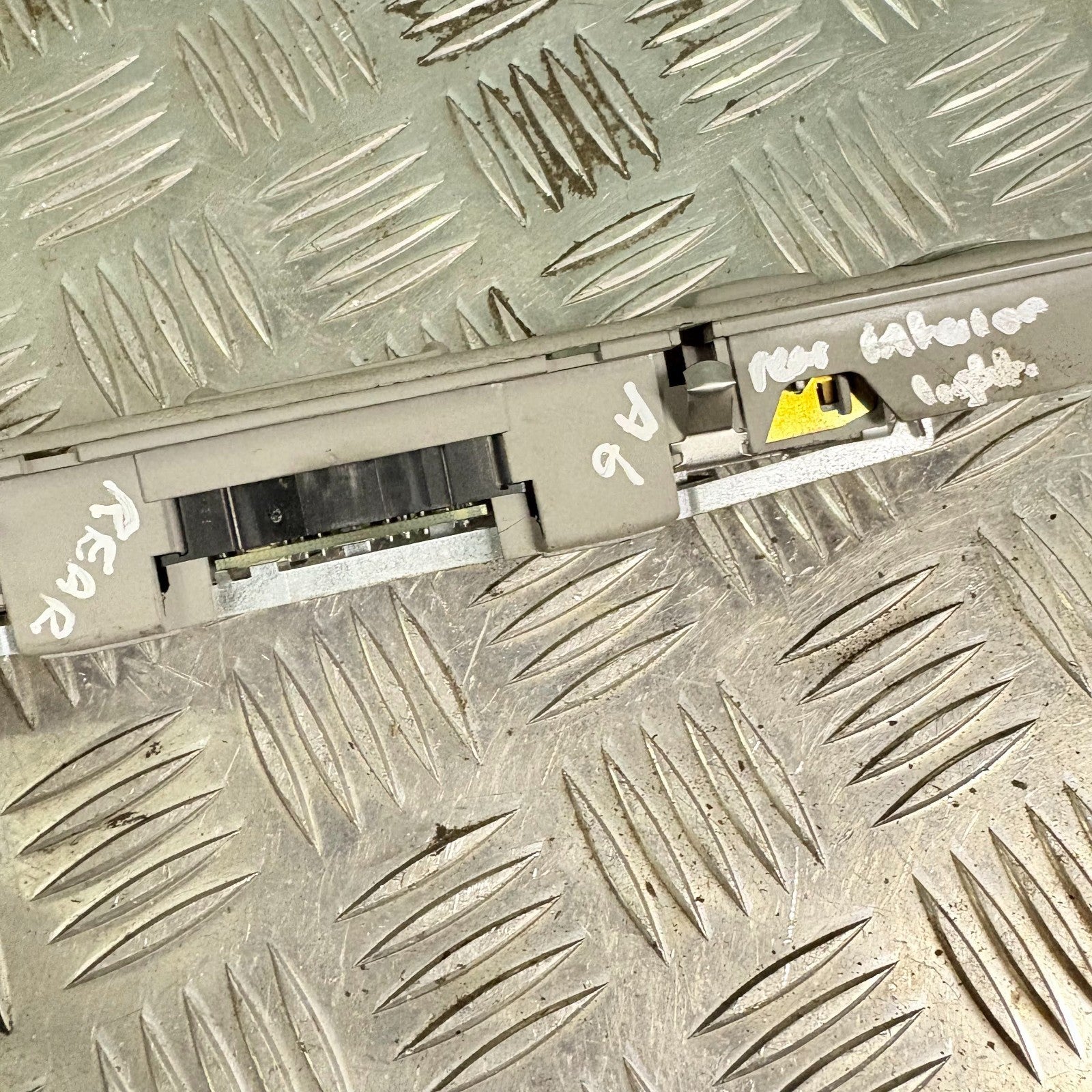 1998-2004 Audi A6 Rear Overhead Dome Map Light Lamp Assembly 4B0947111