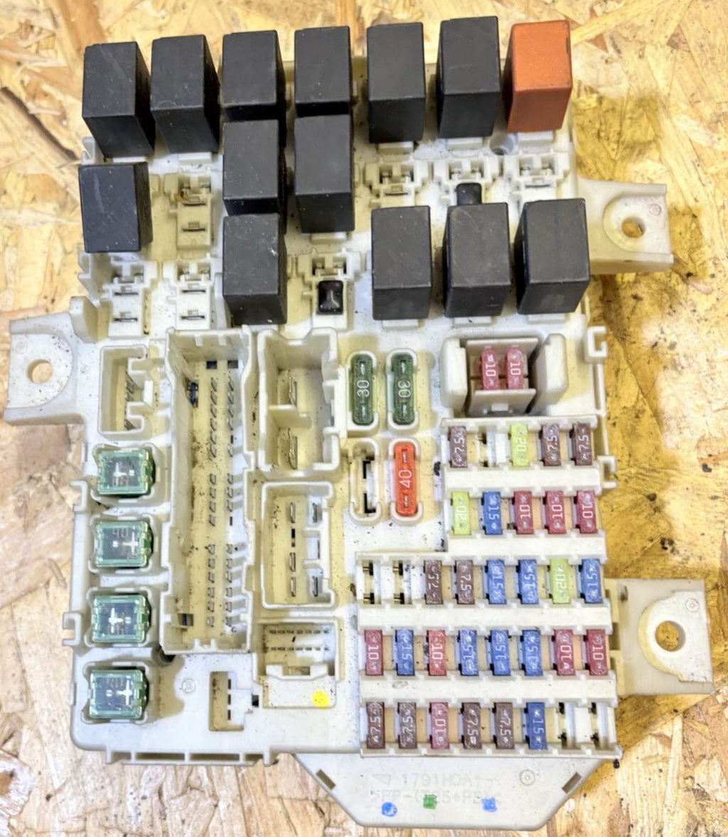 Mitsubishi Colt Smart For Four 2005 under-dash Fuse Box 1571HOA