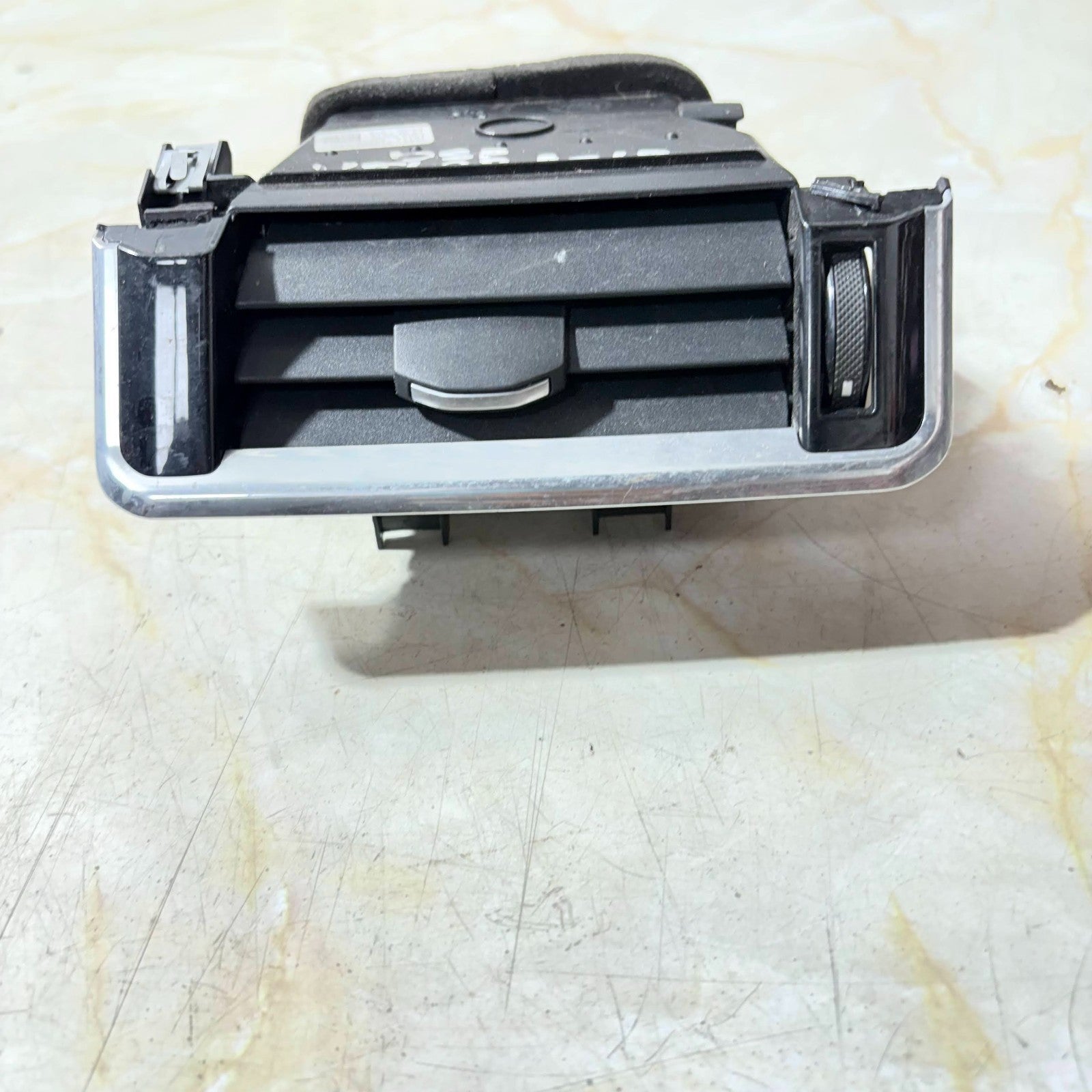 RANGE ROVER VELAR 2019 DASHBOARD RIGHT SIDE AIR VENT J8A2-018B09-AD
