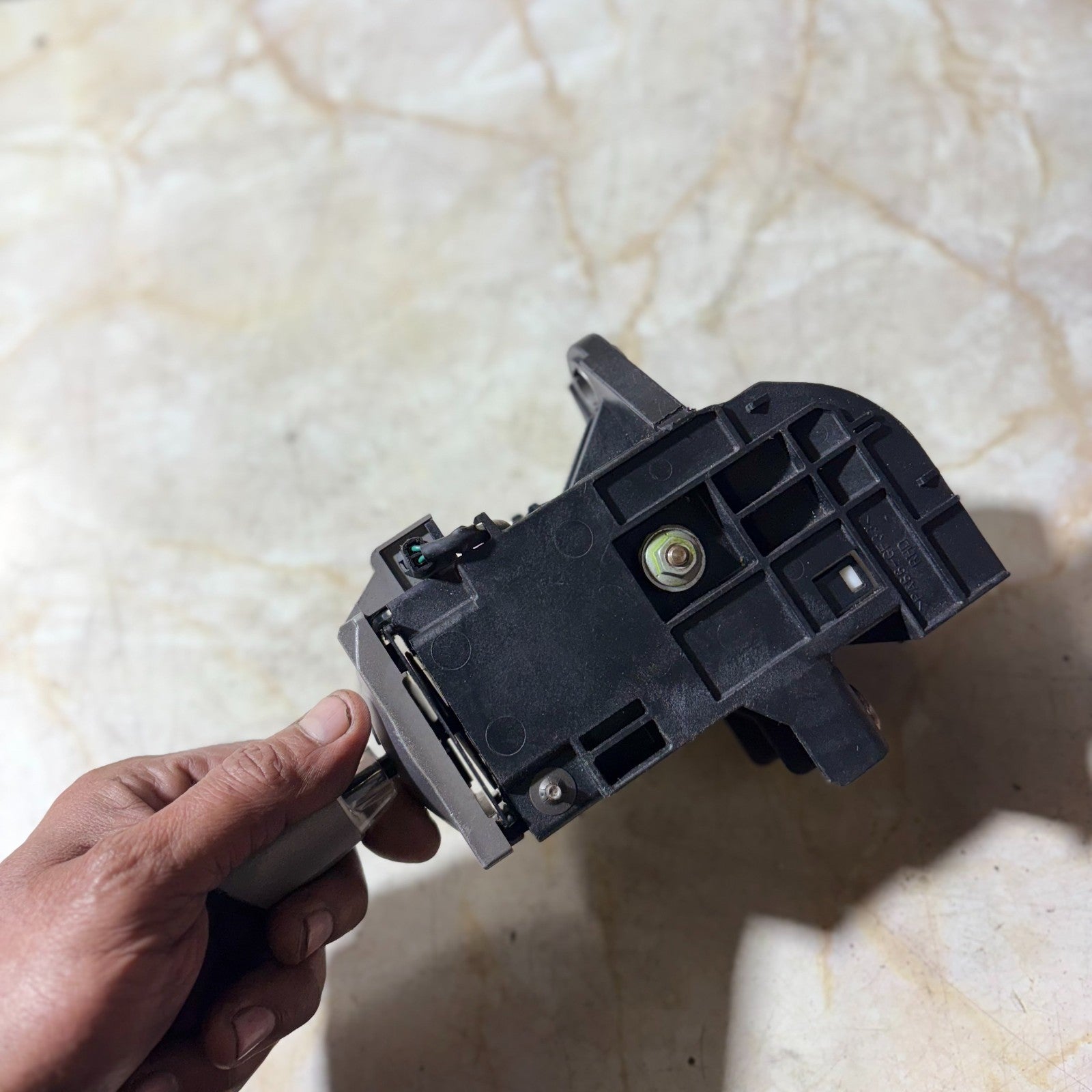 TOYOTA PRIUS 04-09 AUTO GEAR SHIFTER SELECTOR LEVER 89451-47030