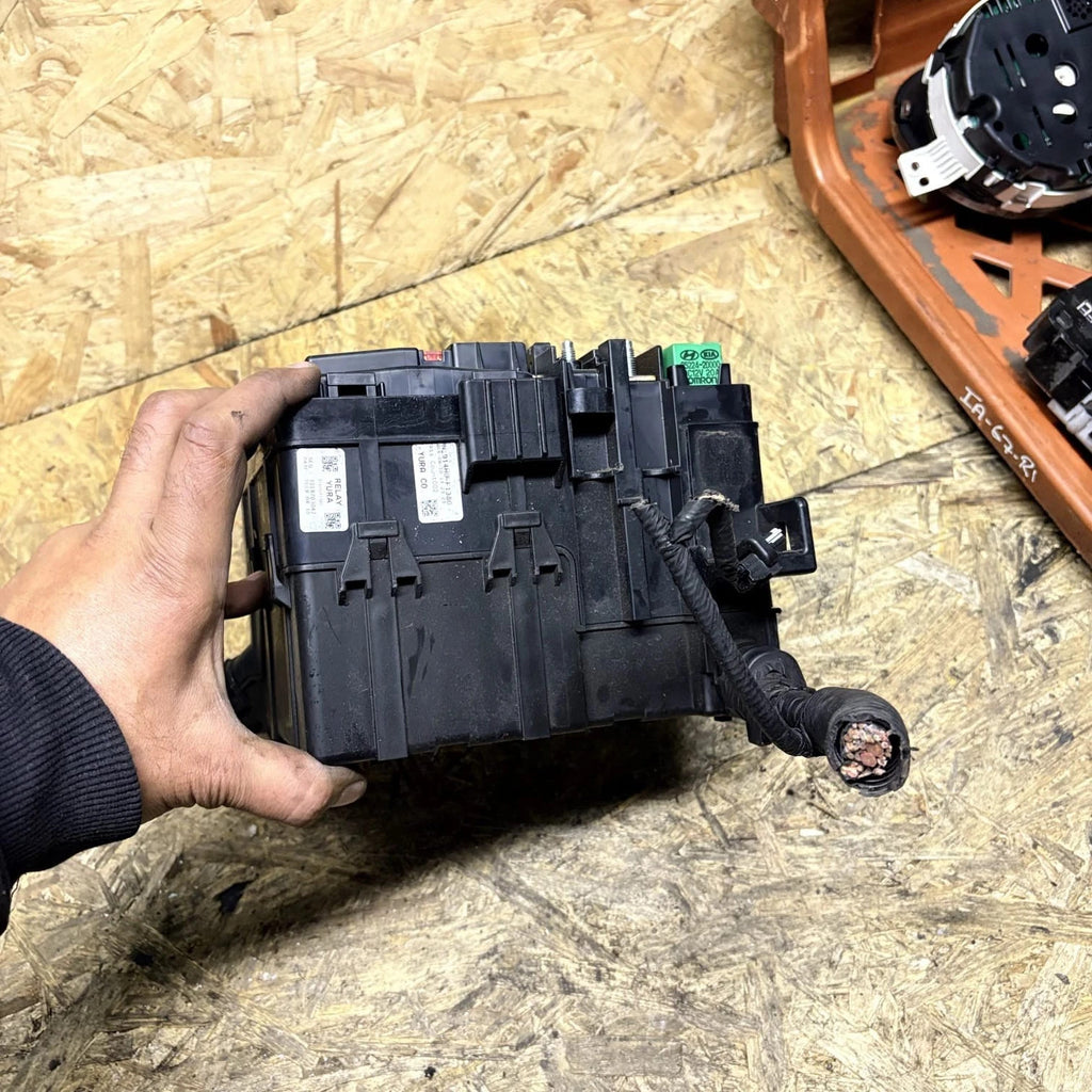 Kia Sportage 2018-2022 Petrol Engine Bay Fuse/Relay Box 914H0-F1380 91990F1540