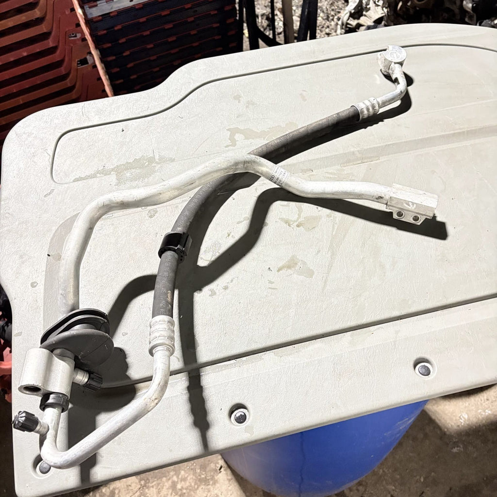 AUDI A4 B8 2.0 TDI 100kW Air Con A/C Pipe Hose 8K0260707S 2011