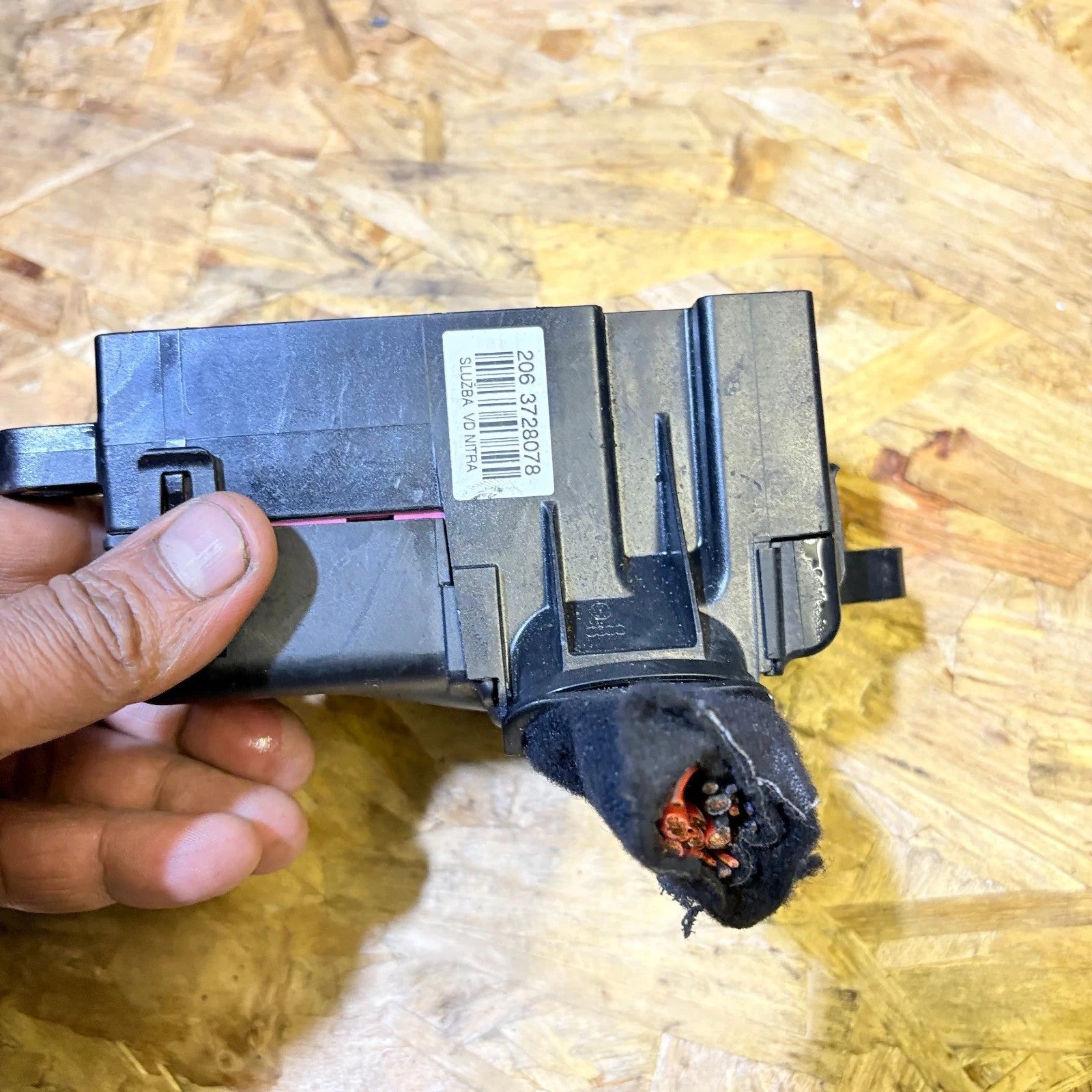 SKODA OCTAVIA MK3 FUSE RELAY BOX ENGINE BAY 2012-2015