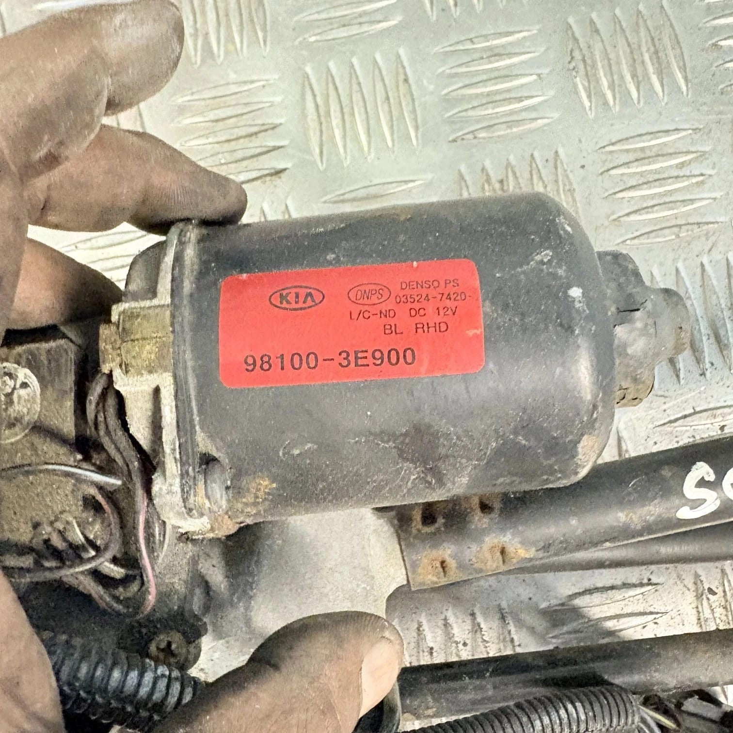 98100-3E900 Kia Sorento MK1 02-09 Front Windscreen Wiper Motor & Linkage Mech