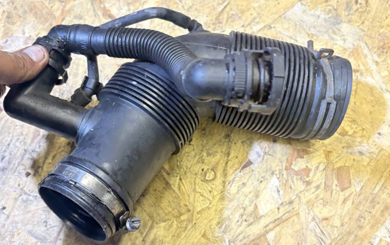 SKODA RAPID NH 2012-2015 1.6 TDI AIR INTAKE INLET PIPE HOSE 6R0129654C