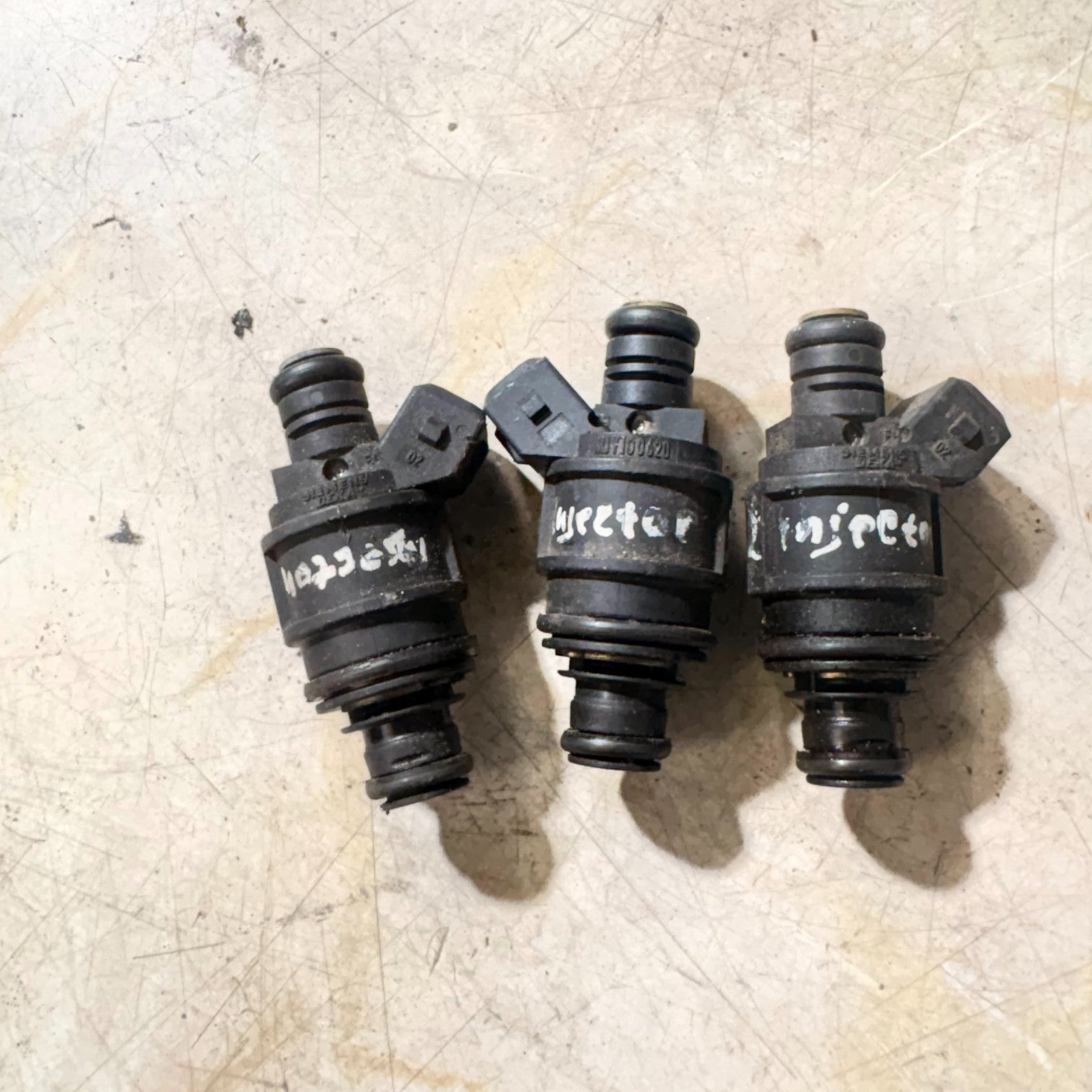 MG 2002-2005 FUEL INJECTORS MJY100620 SET OF 3