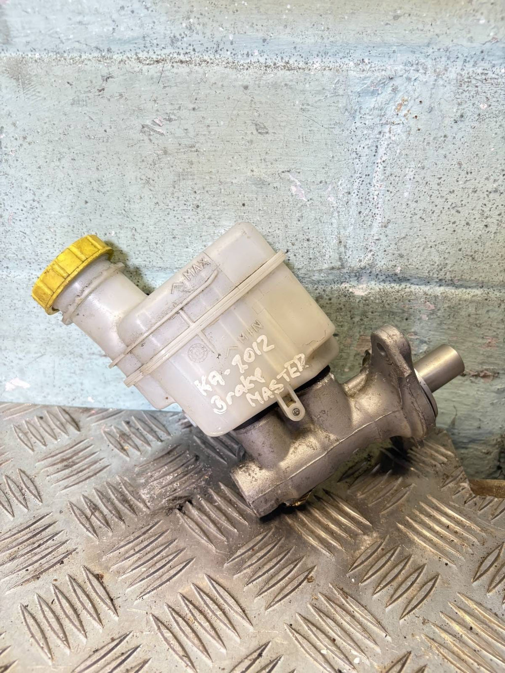 FIAT 500 BRAKE MASTER CYLINDER RESERVOIR 32069666