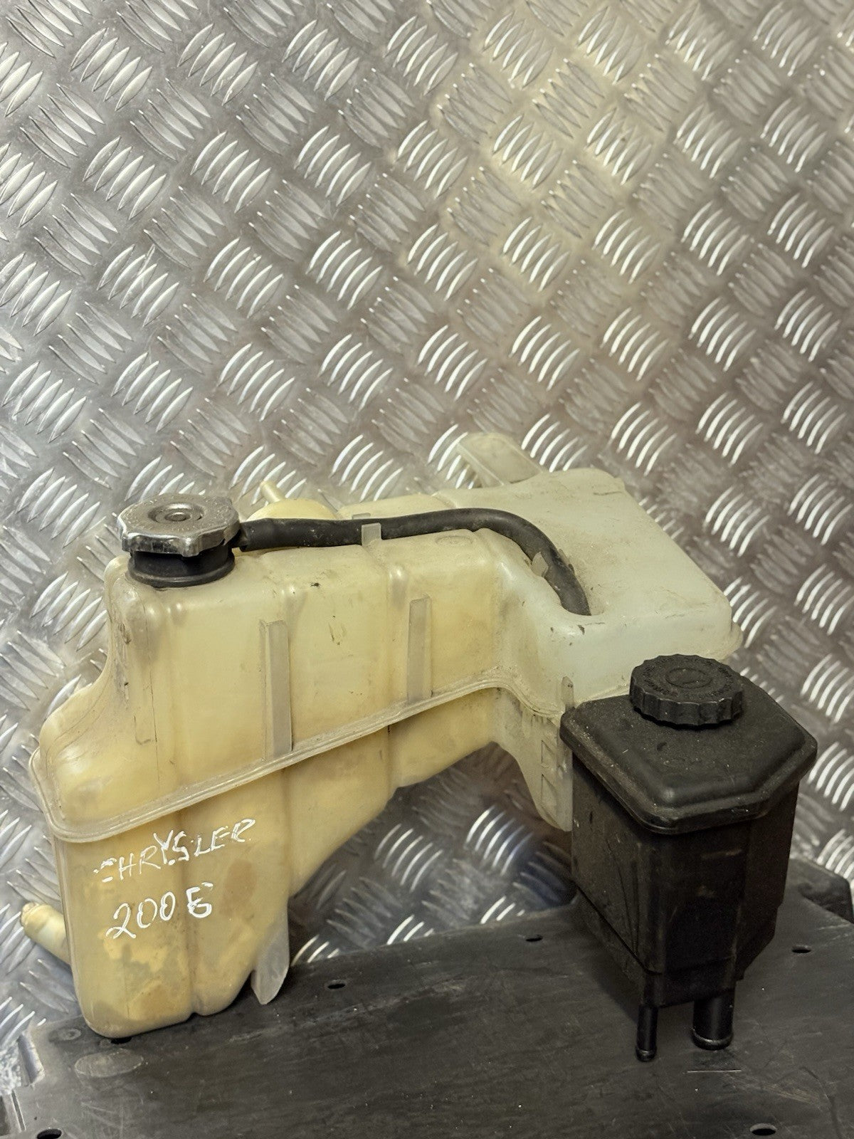 CHRYSLER 300C MK1 COOLANT EXPANSION STEERING FLUID TANK 2005 TO 2010 04596466AF