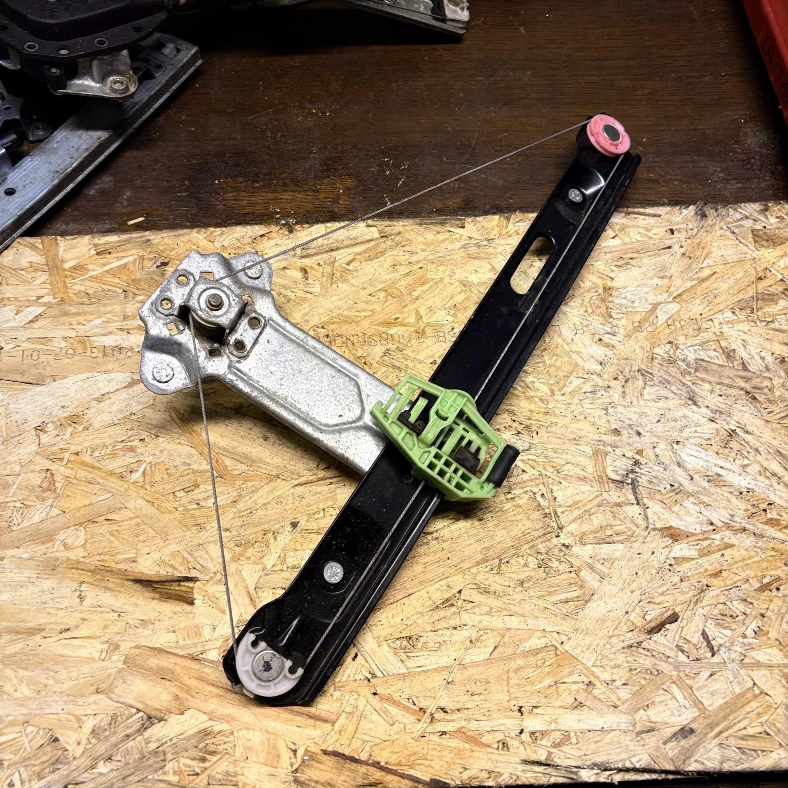 BMW 1 Series E87 Rear Left Manual Crank Window Regulator 5 Door 51347067799