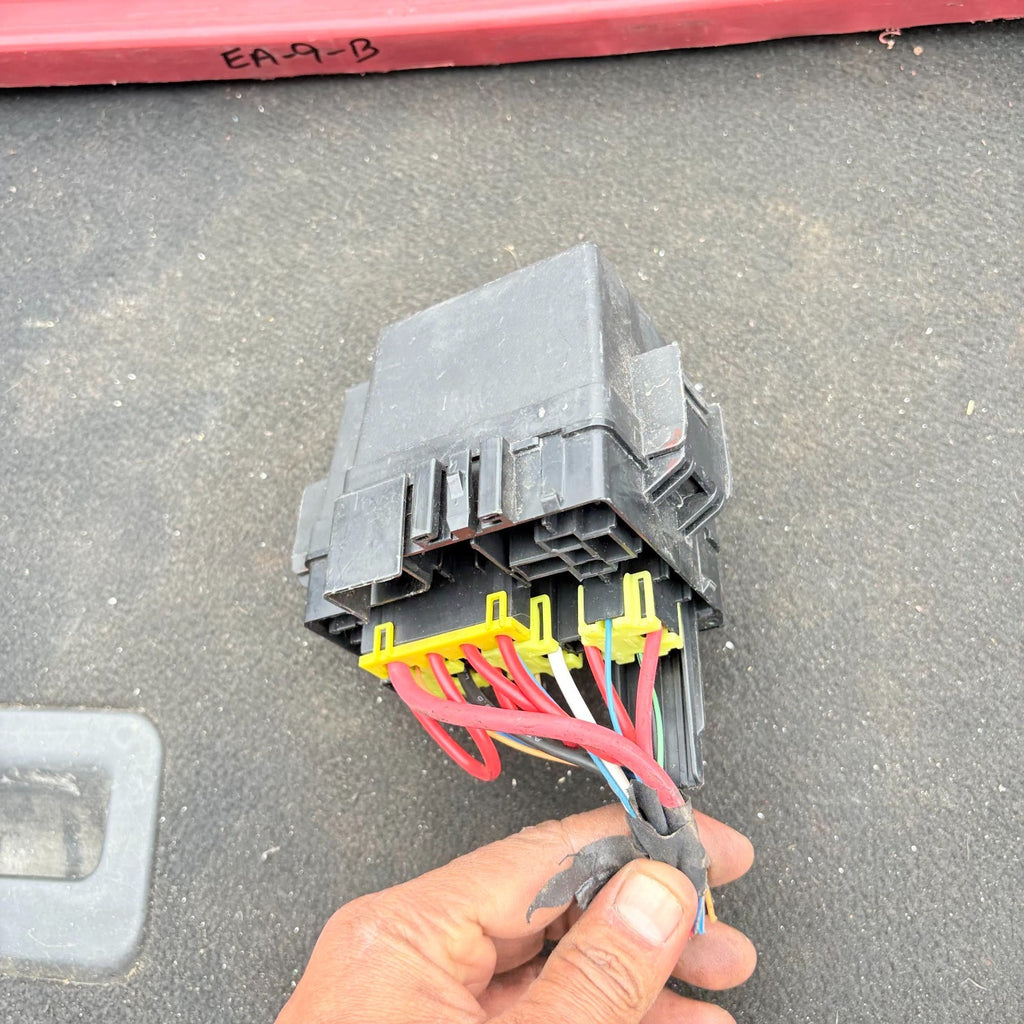 HYUNDAI I40 MK1 2011-19 ENGINE BAY RELAY FUSE BOX BOARD MODULE