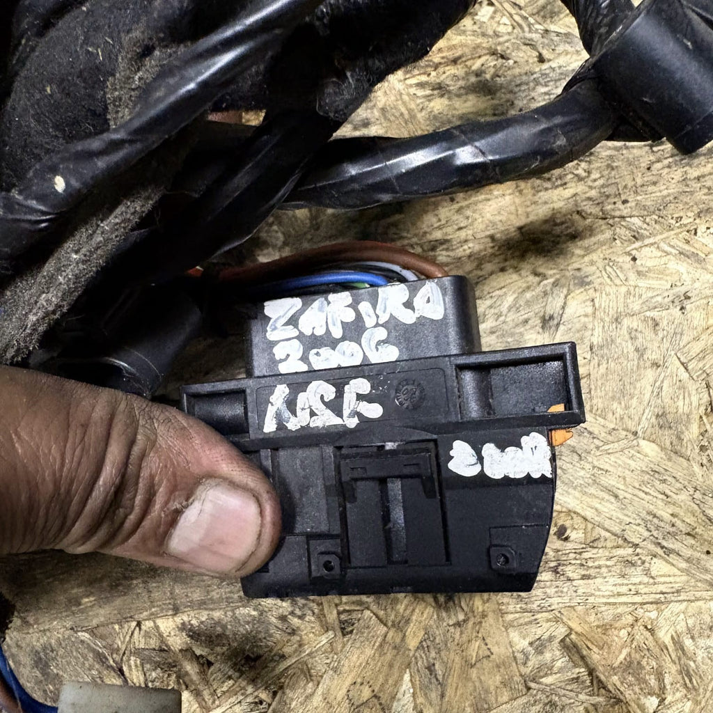 VAUXHALL ZAFIRA B 2006 DOOR WIRING LOOM FRONT NSR 13158708