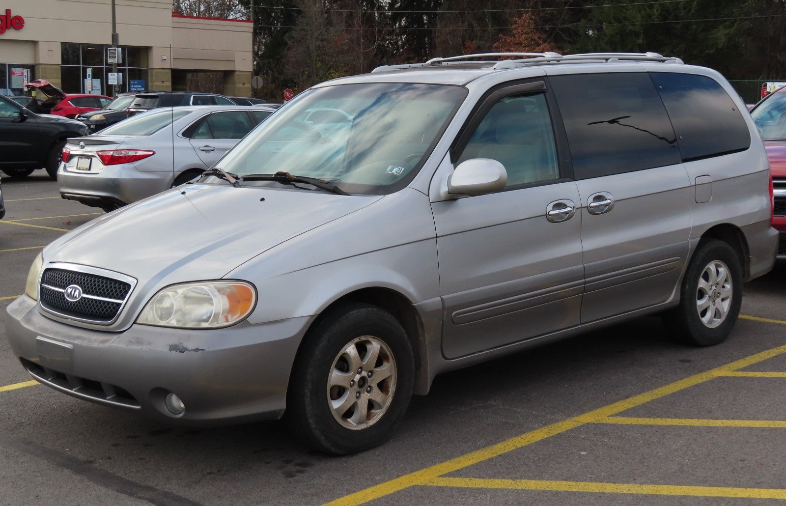 Kia Sedona 2002-2005 LOWER TAILGATE TRIM BONATTI GREY