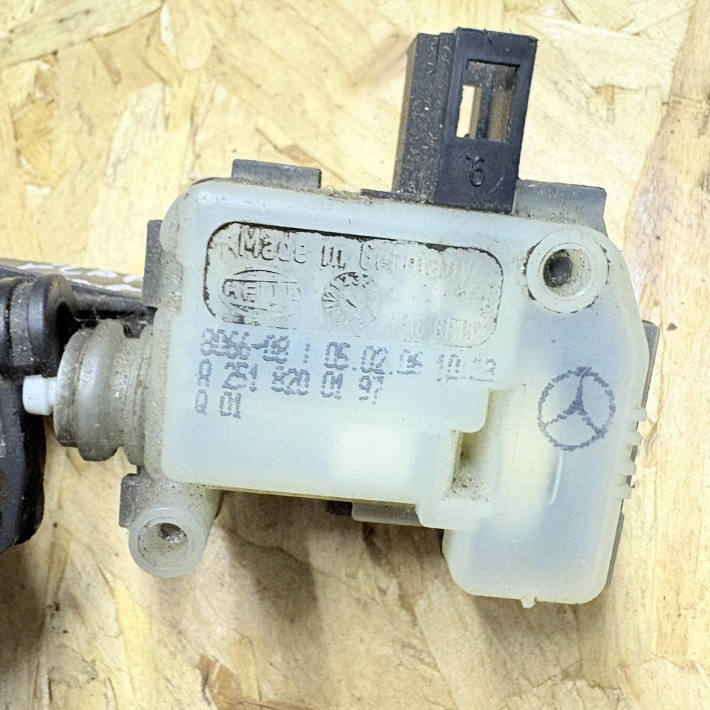 2008 MERCEDES-BENZ M W164 ML 350 CDI Fuel Tank Cap Lock Motor A2516390107