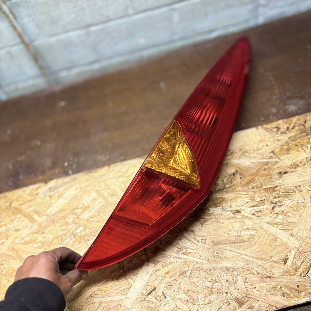 FIAT PUNTO 2001 FACELIFT OSR RIGHT DRIVER REAR OUTER TAIL LIGHT 286202