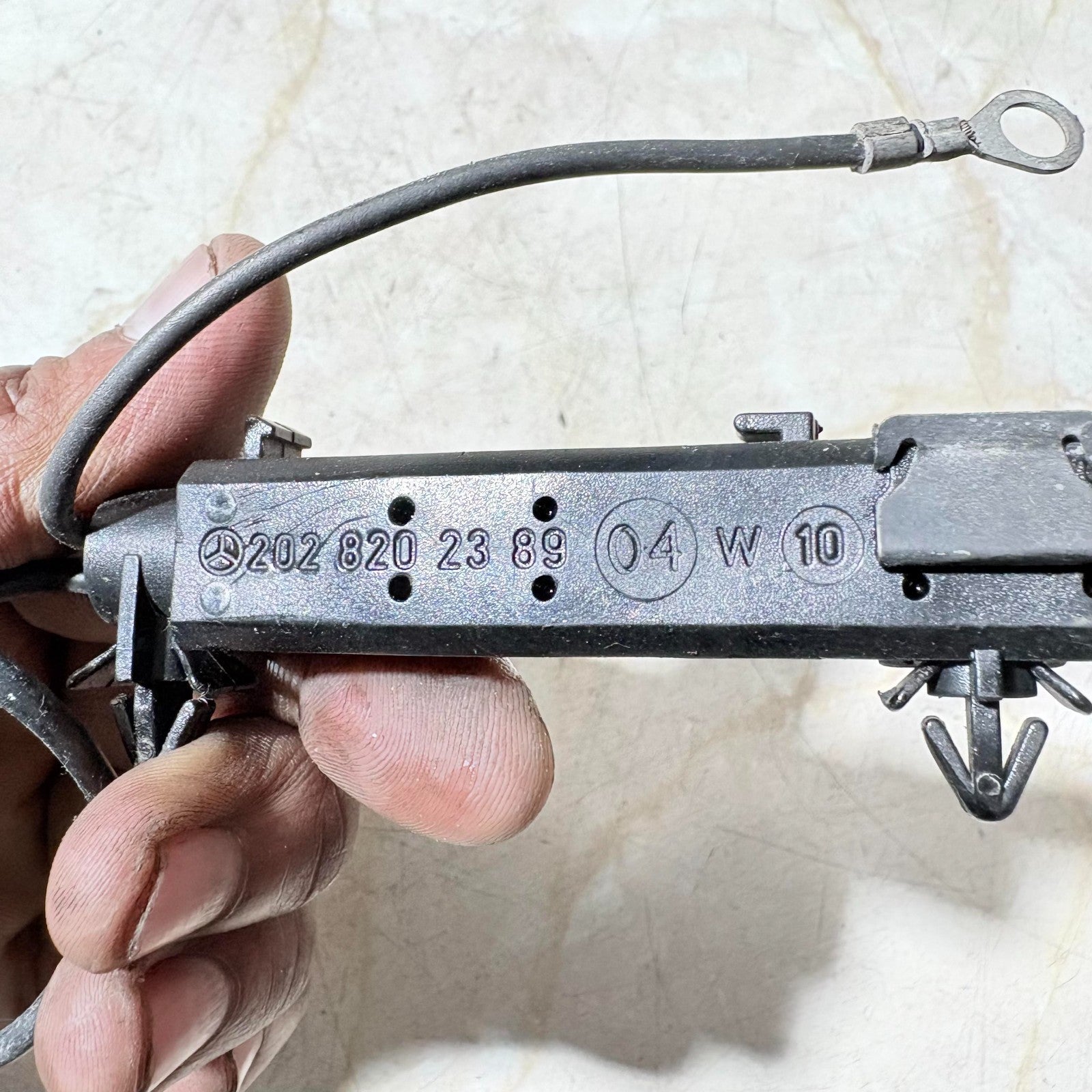 MERCEDES CLK A208 C208 W208 AMPLIFIER ANTENNA BLOCKING CIRCUIT A2028202389