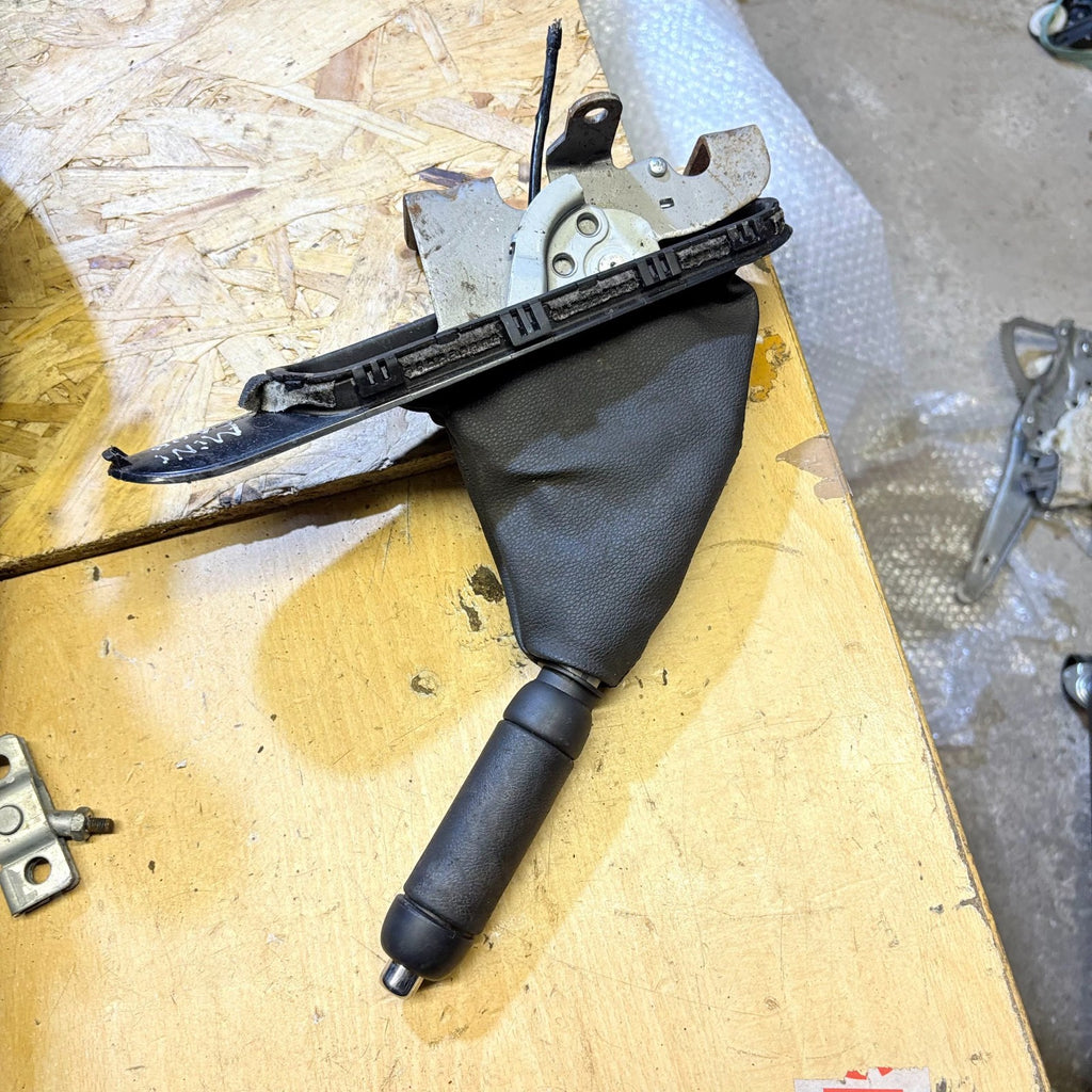 2011 MINI CLUBMAN HANDBRAKE LEVER 15557110