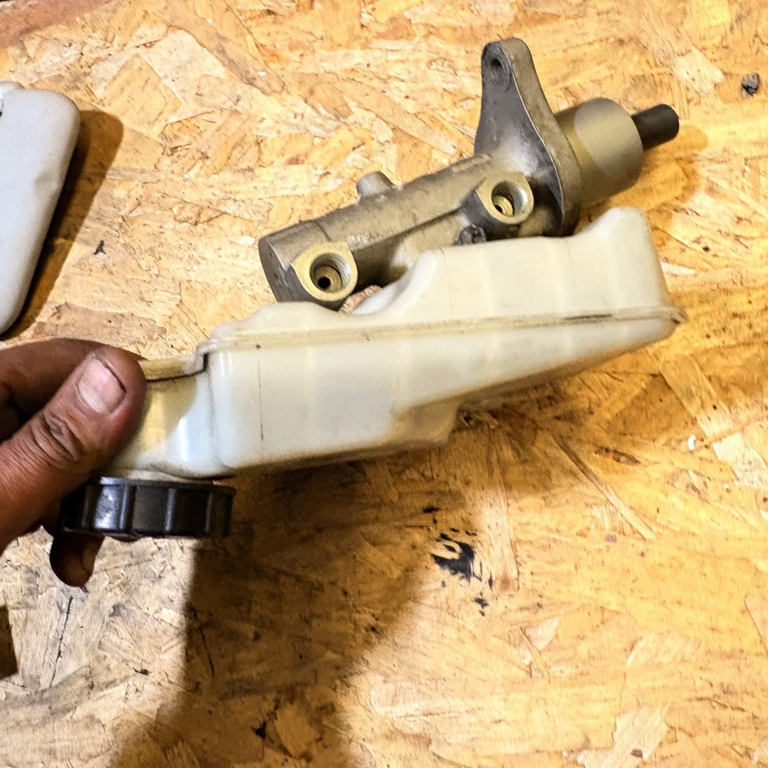 FORD KUGA BRAKE MASTER CYLINDER MK1 033508-91031