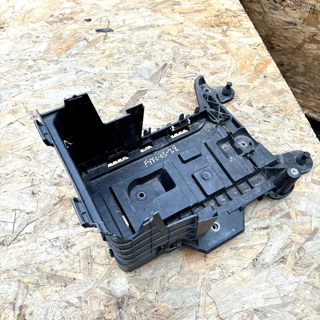 AUDI VW SKODA SEAT 1.6 BATTERY TRAY HOLDER 1K0915325A *FAST DELIVERY* 2010