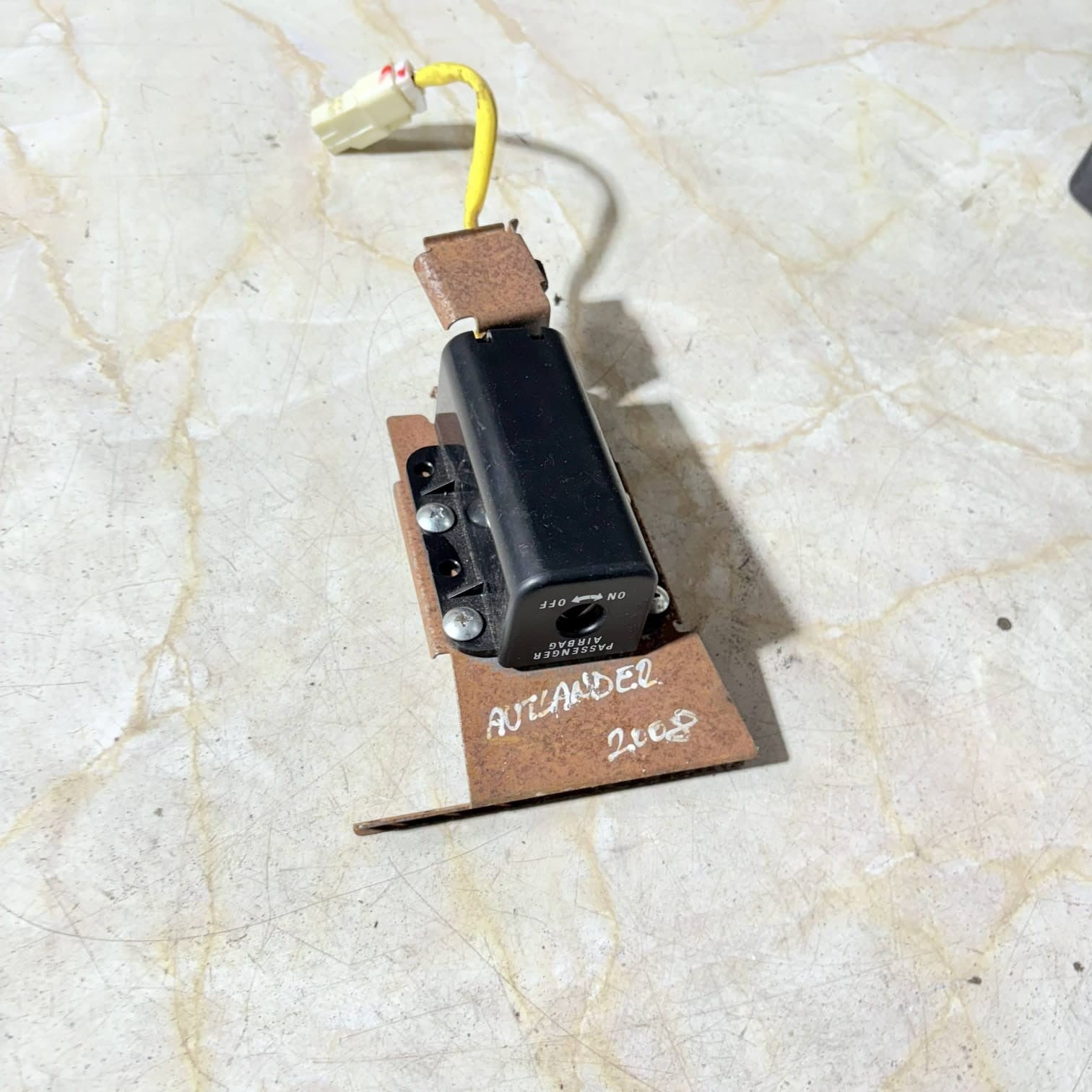 MITSUBISHI OUTLANDER MK2 CW7W 08-12 CW8W 08-10 AIRBAG ON OFF SWITCH 8610A054