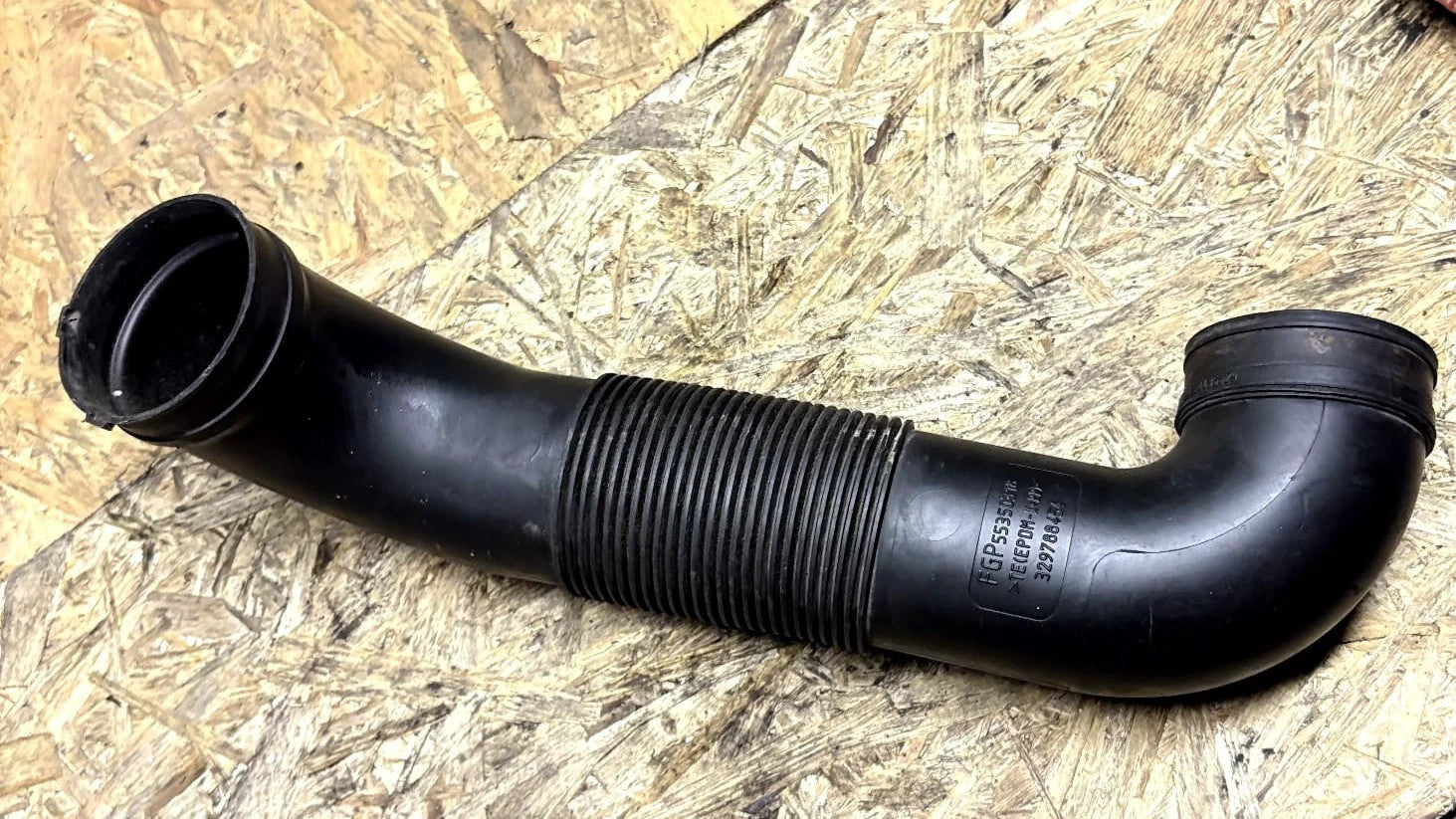Opel Zafira B 2.2i 110kW Petrol Engine Air intake hose pipe 55350318