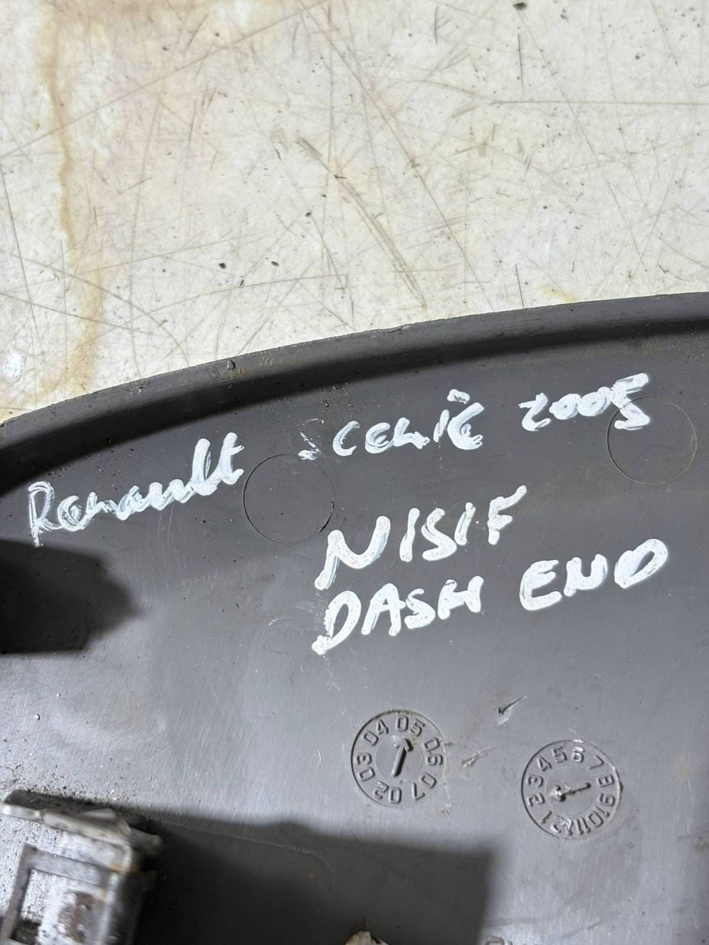 RENAULT MEGANE 2006-2010 DASHBOARD SIDE END TRIM ( PASSENGER SIDE) 8200141026