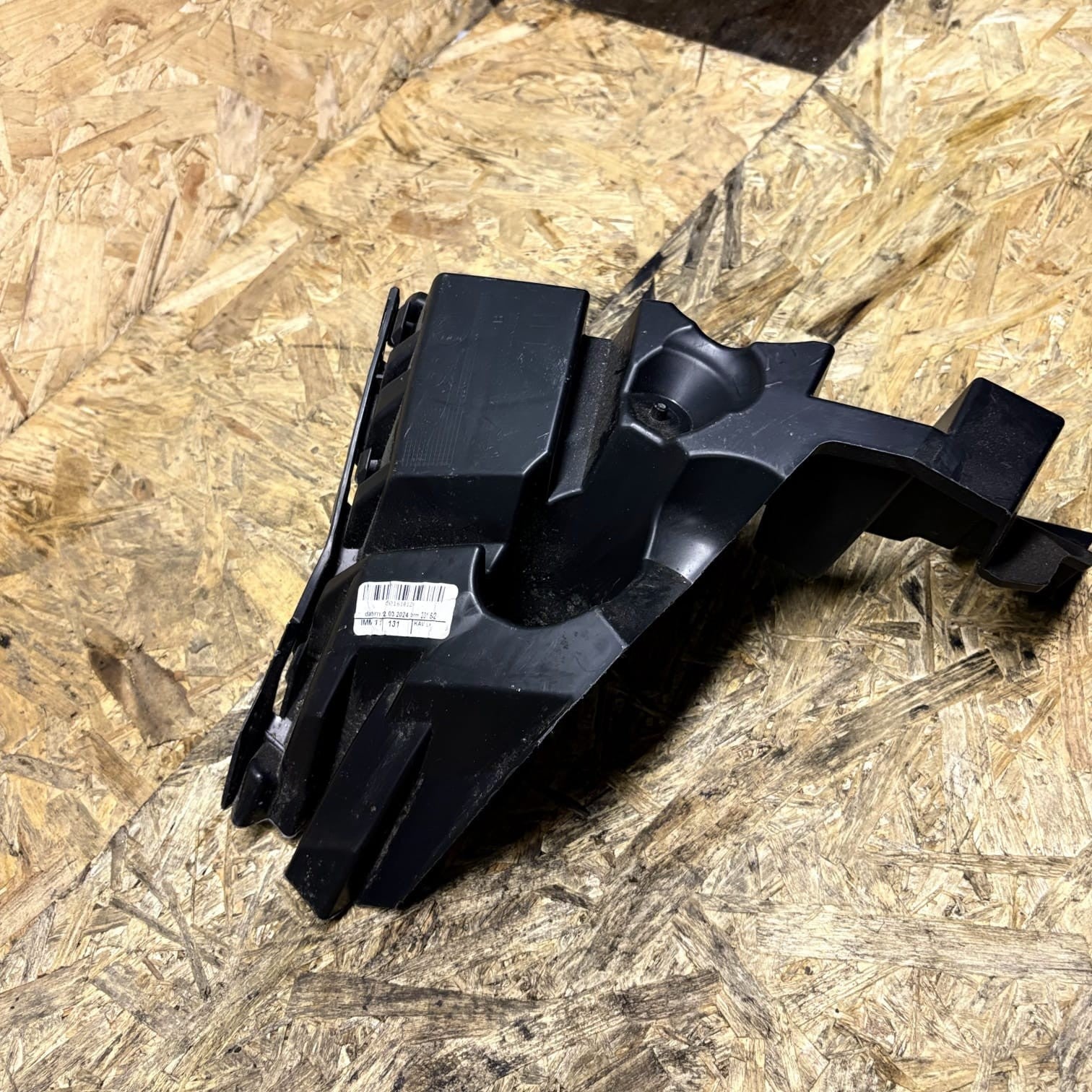 Skoda Karoq 2018-Left Rear Bumper Bracket Guide 57A807377