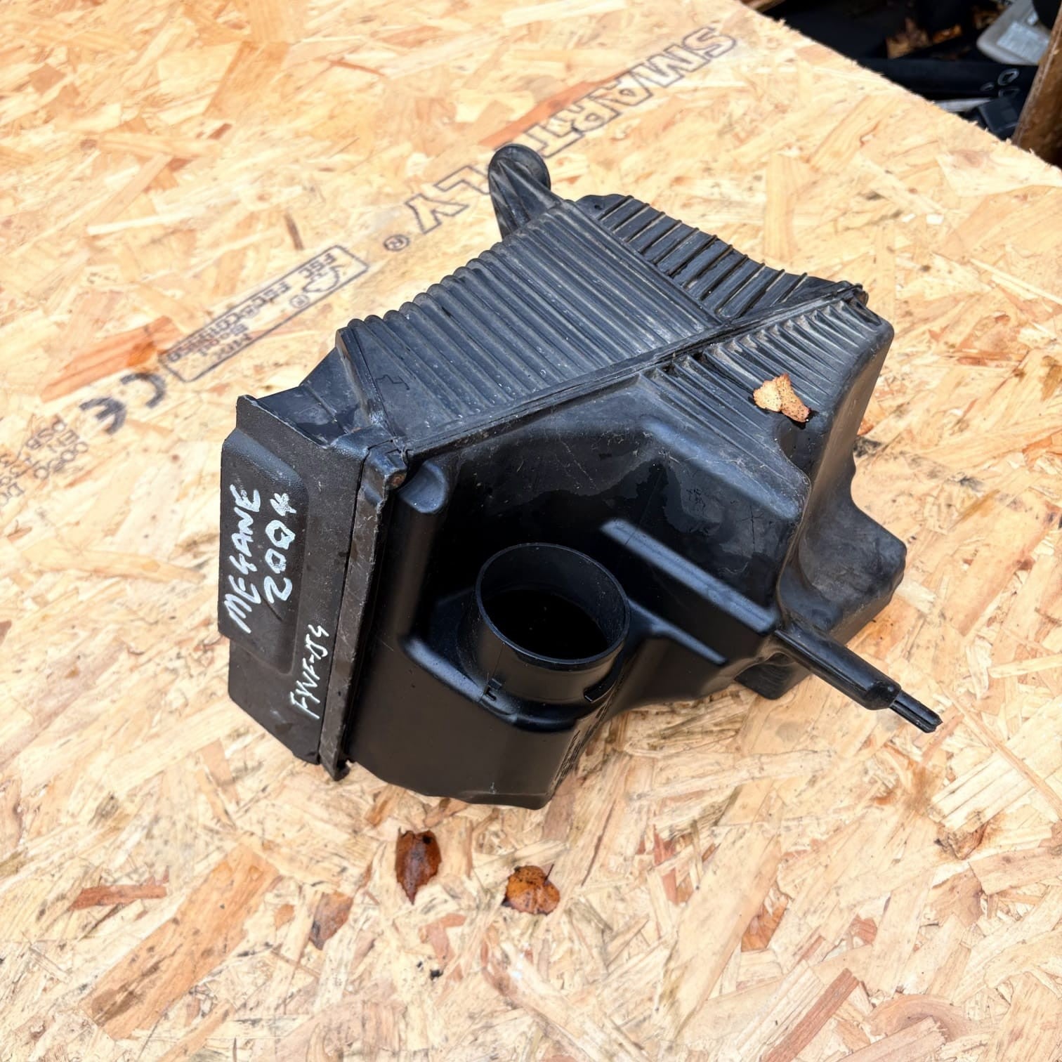 RENAULT MEGANE MK2 2004 1.6 PETROL AIR INTAKE BOX 8200401500 8200176558