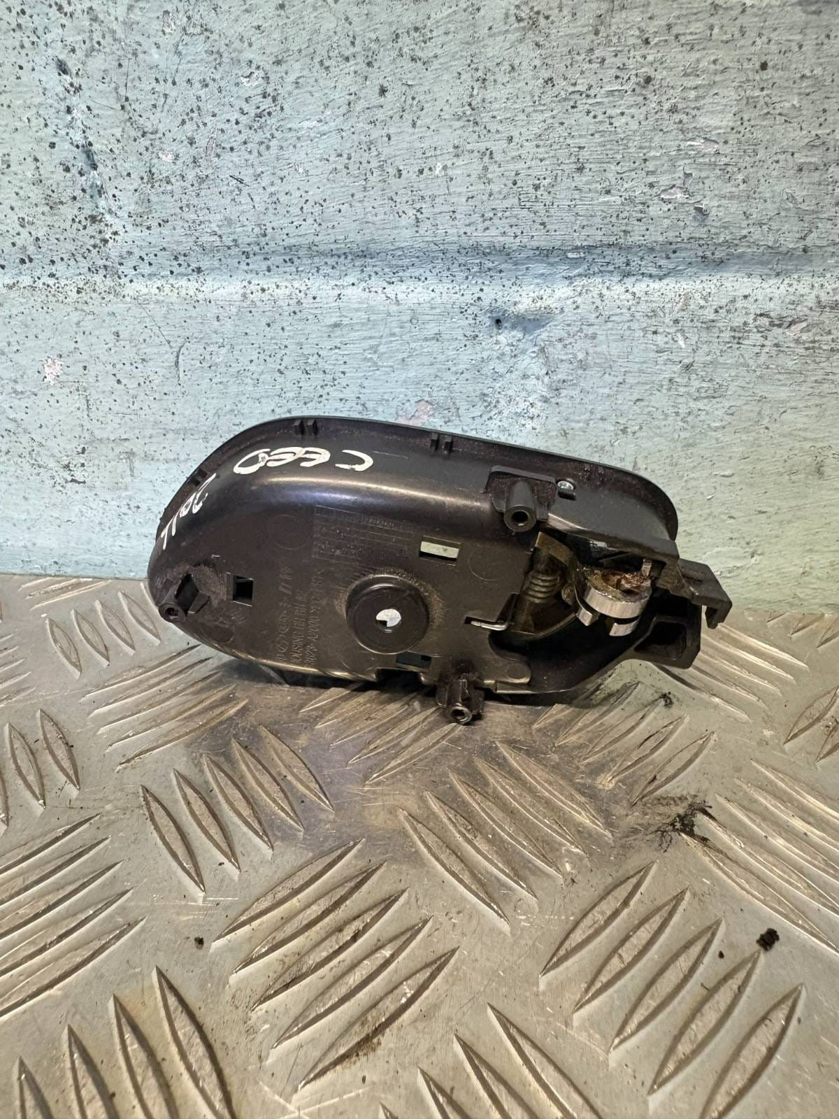 KIA CEED GT MK2 FRONT LEFT PASSENGER SIDE INTERIOR DOOR HANDLE 83623-A2000 2015