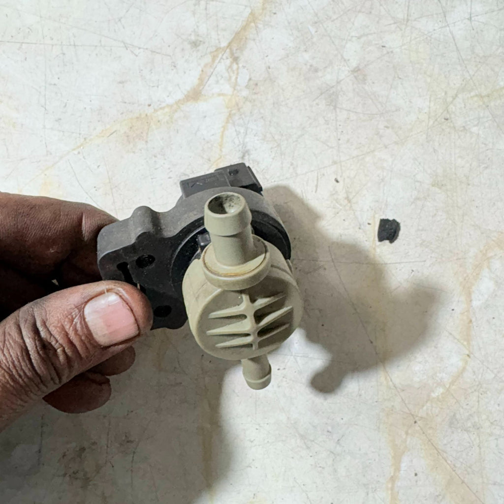 MERCEDES FUEL PETROLREGENERATION PURGE VALVE 0004701693 2000-2002