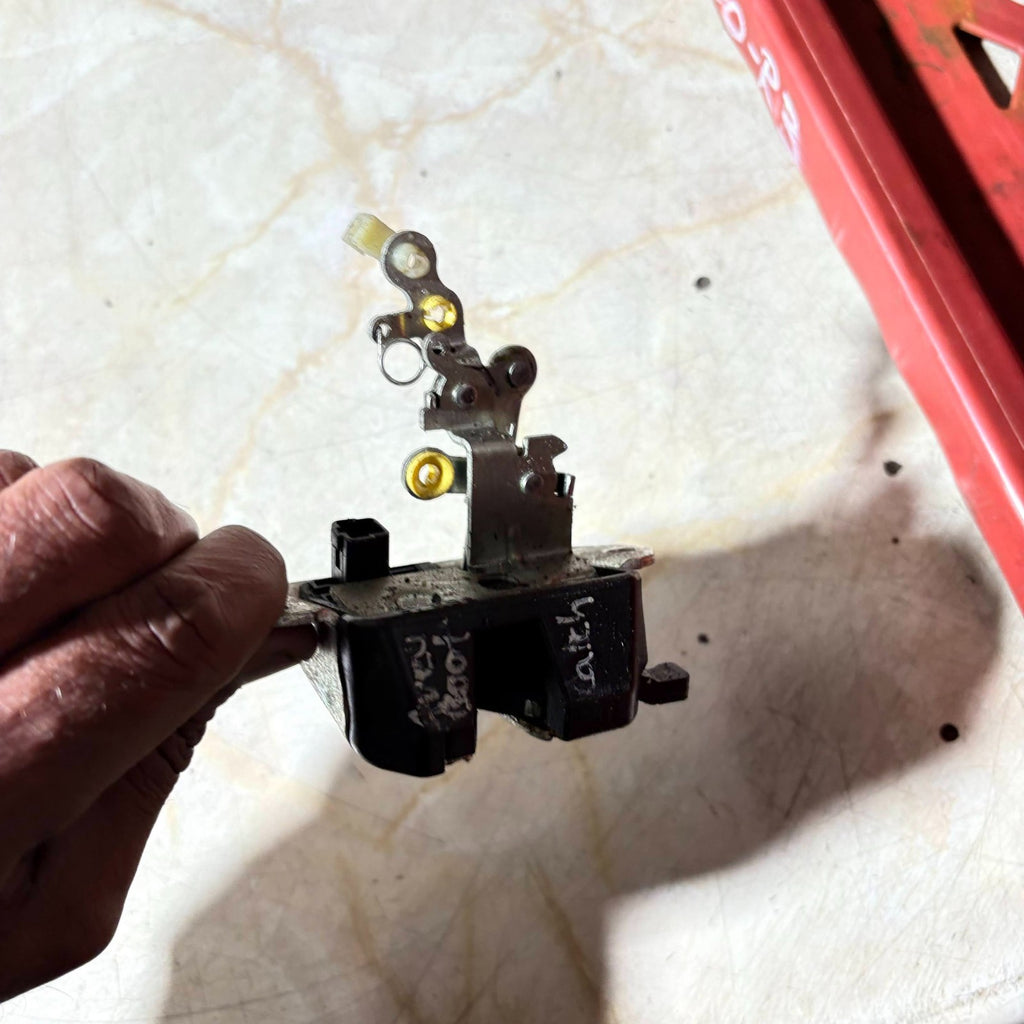 Chevrolet Aveo Hatchback Tailgate Boot Lock Latch Mechanism 9M29 RHD