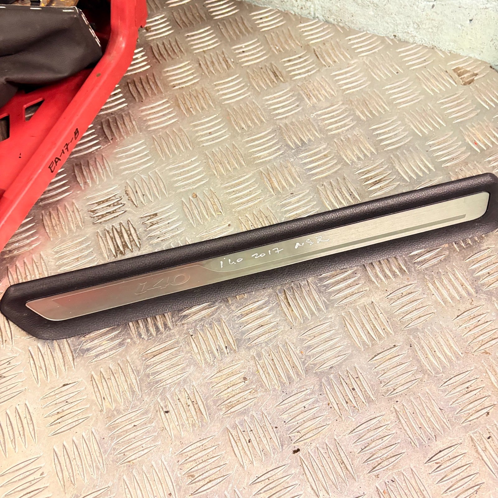 HYUNDAI I40 2017 REAR LEFT SIDE DOOR SILL STEP COVER TRIM