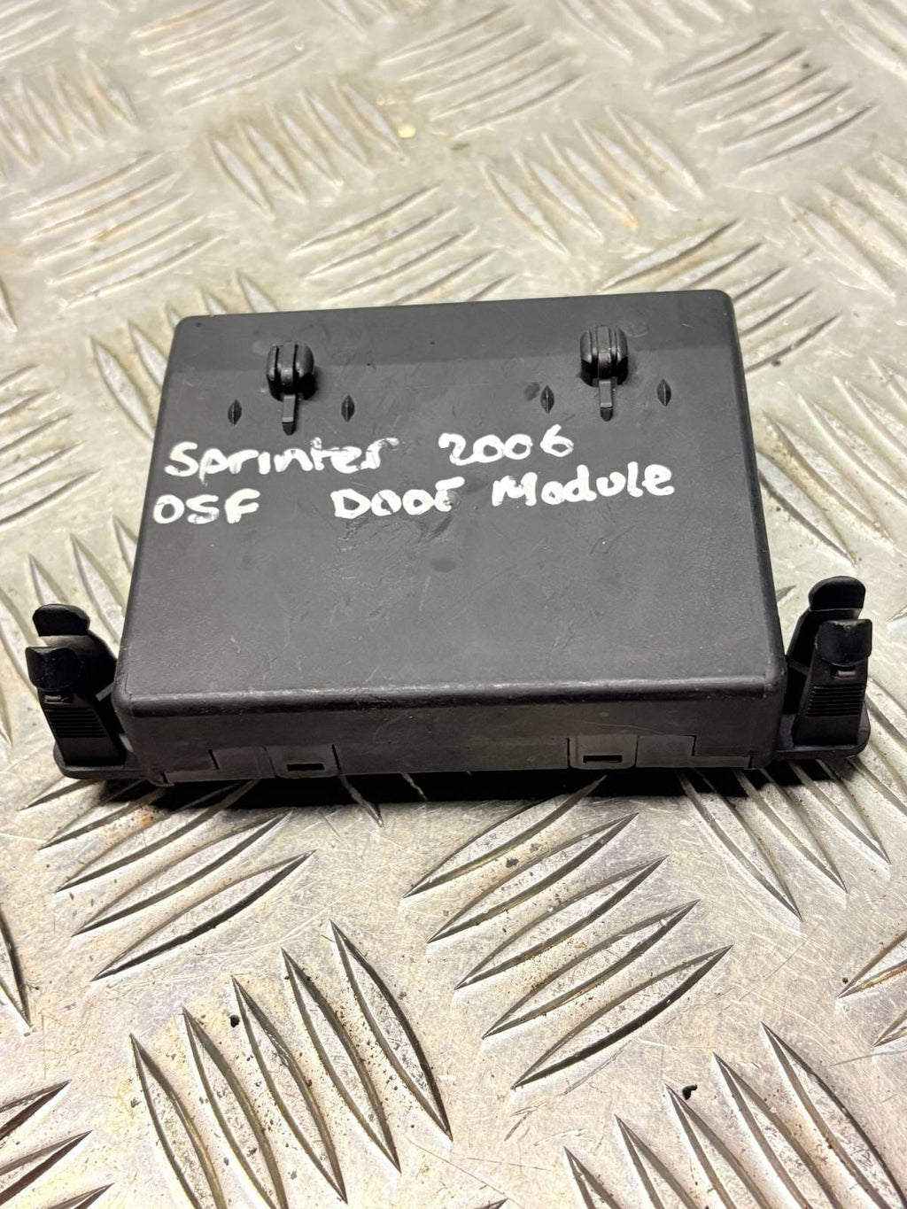 MERCEDES-BENZ SPRINTER DOOR CONTROL UNIT FRONT RIGHT SIDE 9068204126 96-06