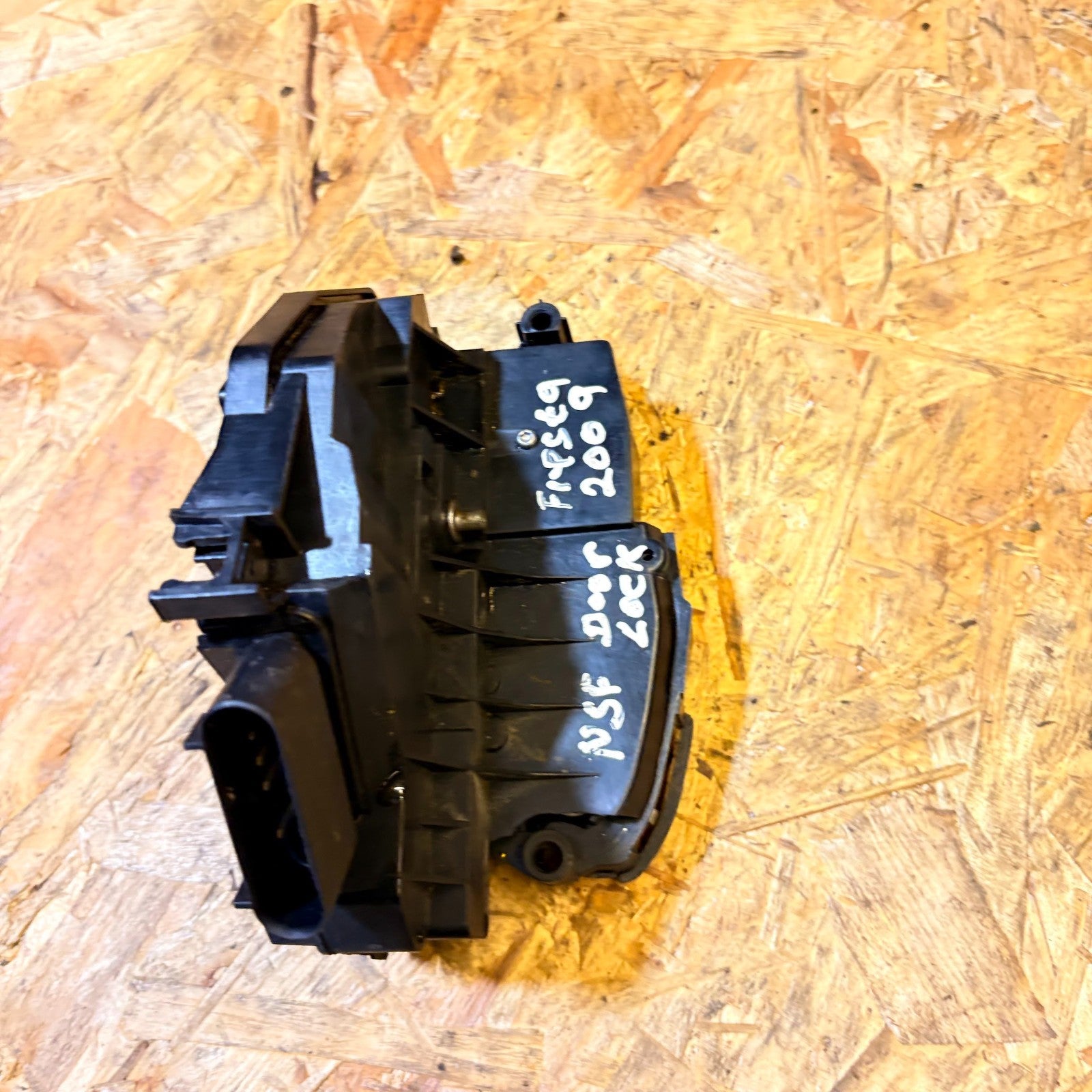 FORD FIESTA MK7 DOOR LOCK 5DR NSF PASSENGER FRONT LEFT 8A6A-A21813-DD 08-12
