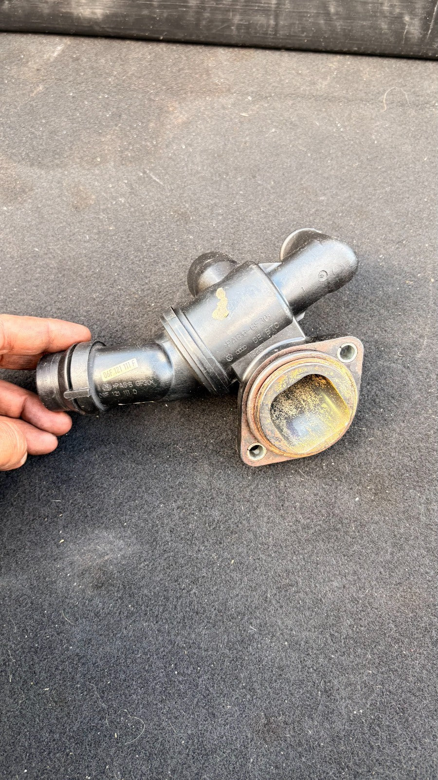 VW GOLF GTI 2004 Coolant Regulator Thermostat Housing 06F121111