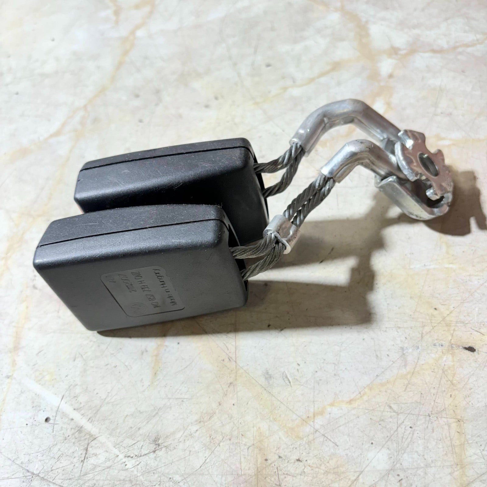 VOLKSWAGEN Golf MK5 2008 Left Rear Passenger Side Seat Belt Catch 1K0857739H