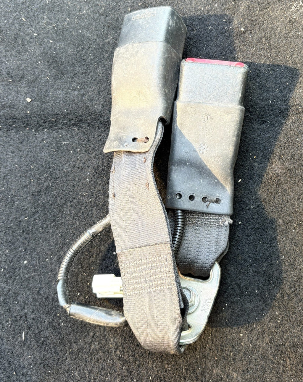 TOYOTA YARIS 2012-2015 REAR CENTRE SEAT BELT BUCKLES CLIP 07688