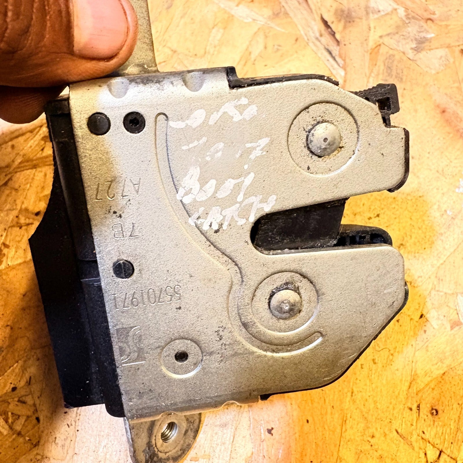 VAUXHALL CORSA BOOT LATCH LOCK CATCH MECHANISM 55701971